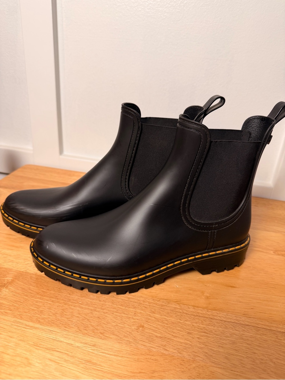 IGOR Black Chelsea Rain Boots Size 40 Chunky Lug Sole Waterproof Ankle Boots